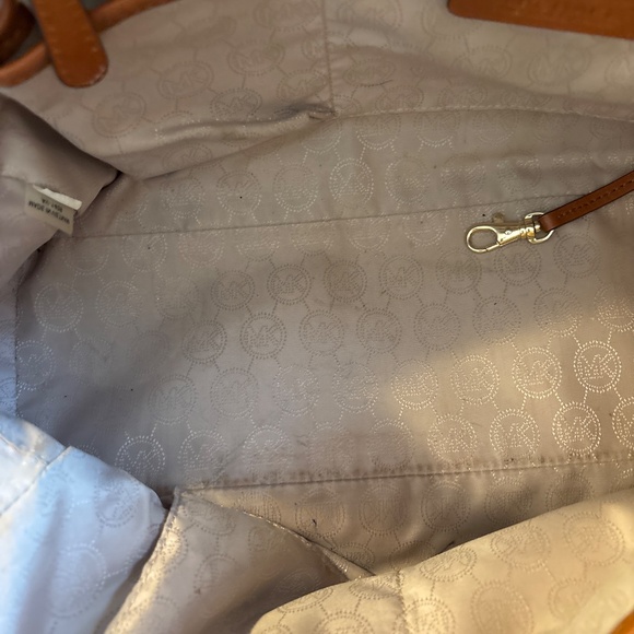 Michael Kors Signature Cindy Dome Satchel Crossbody Handbag Vanilla - Picture 7 of 7